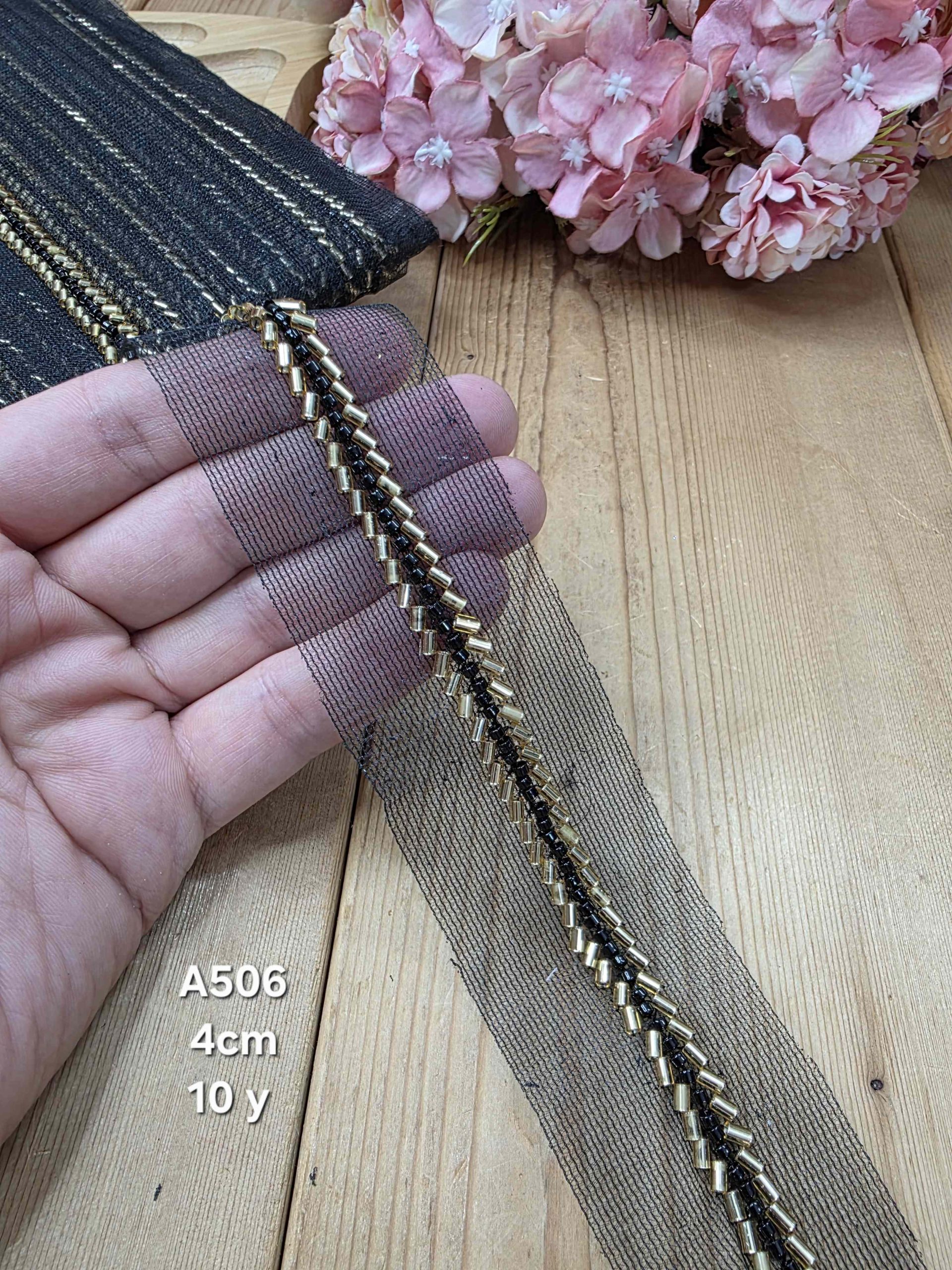 نوار ملیله دوزی کد A506 بسته 10 یاردی سایز 4 سانت.. نوار ملیله دوزی کد A506 بسته 10 یاردی سایز 4 سانت