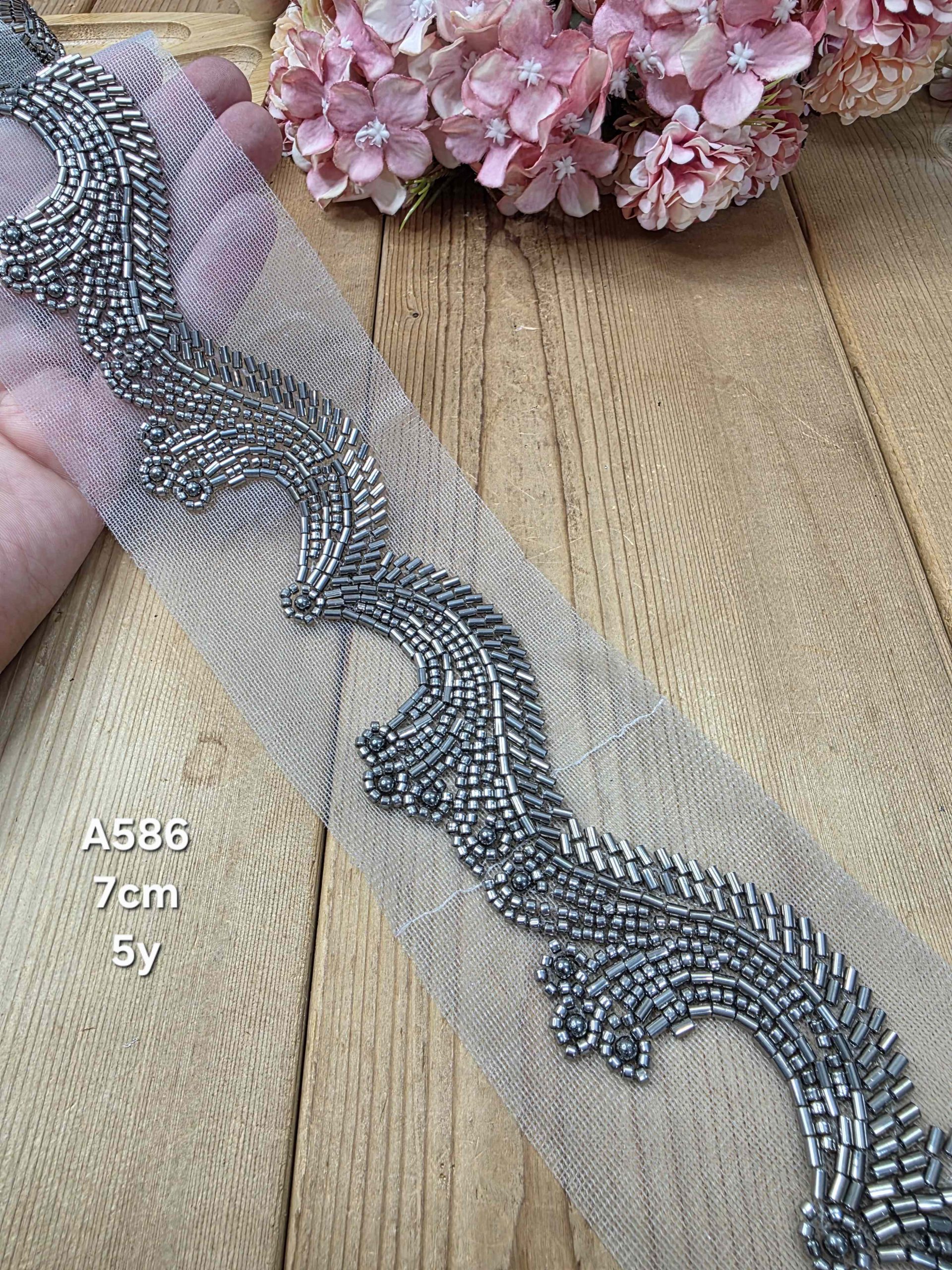 نوار ملیله دوزی کد A586 بسته 5 یاردی سایز 7 سانت. نوار ملیله دوزی کد A586 بسته 5 یاردی سایز 7 سانت